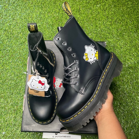 Dr. Martens Jadon’s women’s Hello Kitty Sanrio Platform boots - Picture 2 of 8